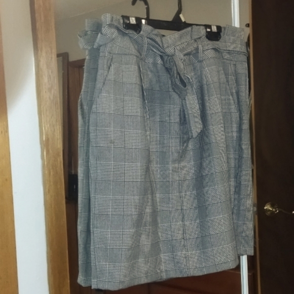 Vero Moda Paperbag Skirt In Grey Check - Picture 2 of 3